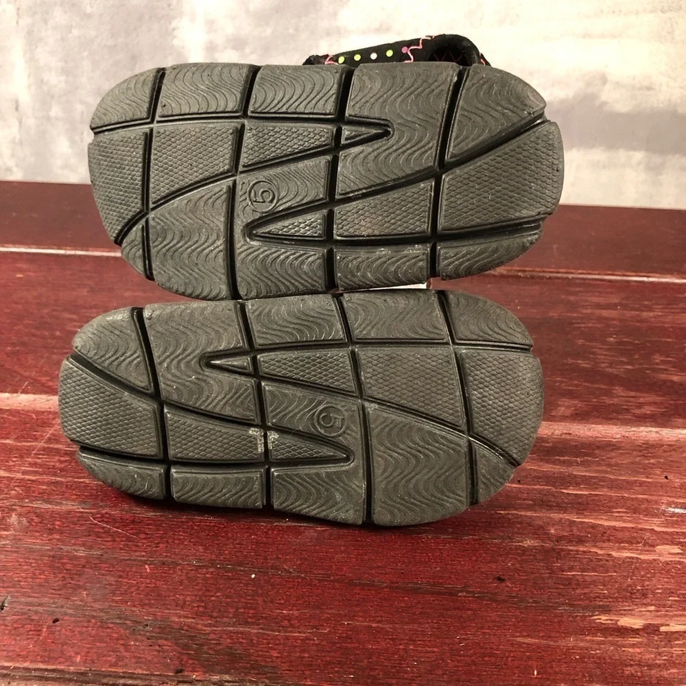 OP Girls Water Sandals Black and Pink Size 5